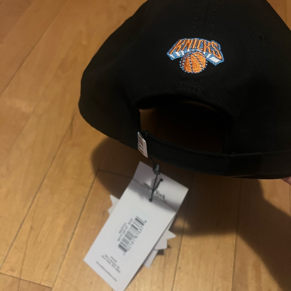 Unisex NYON x NY Knicks black cap BNWT - Picture 2 of 2